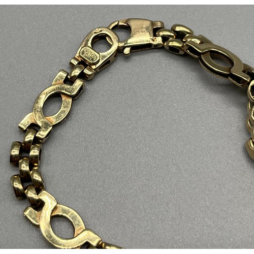 724 - Unusual 9ct yellow gold linked bracelet. [10.44grams] [19cm in length]