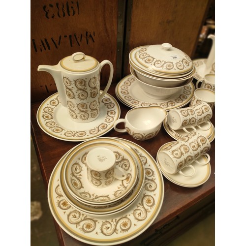 206 - Susie Cooper fine bone China Venetia tea/dinner service