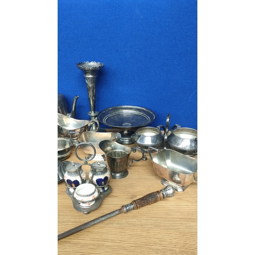 199 - Box of silver plated and E.P Wares; Gravy boats, tazza comport dish, Sugars and Creams and many othe... 