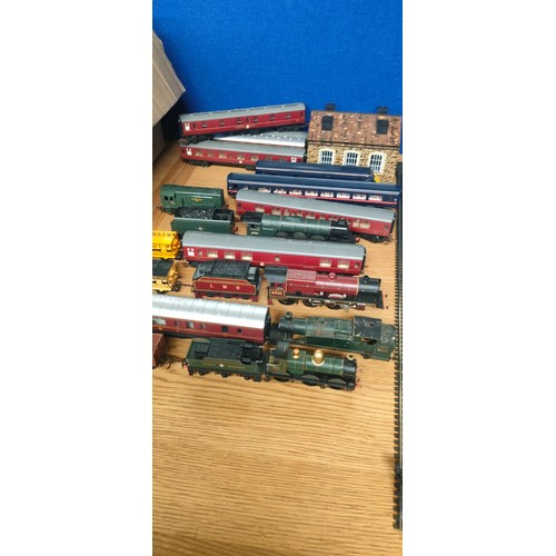 200 - A box full of vintage Railway accessories; Loco's- Flying Scotsman, Duke of Sutherland, Great Wester... 