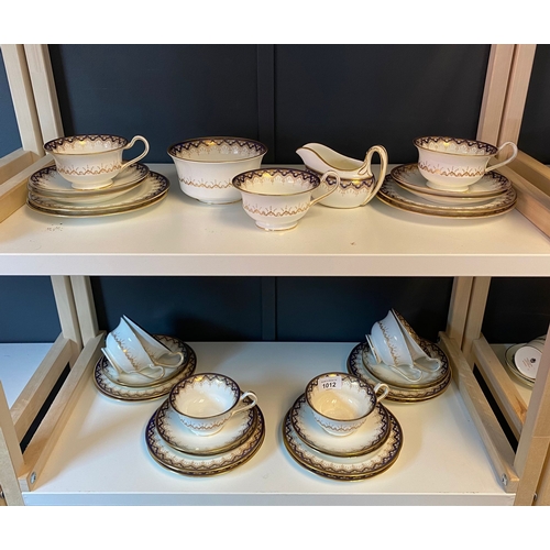 961 - A Victorian Wedgewood pattern design tea service with sugar and cream