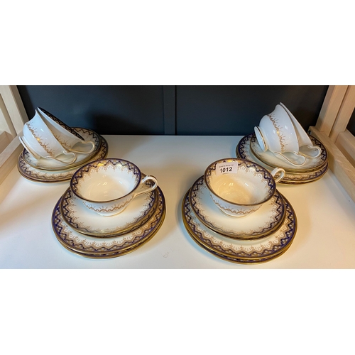 961 - A Victorian Wedgewood pattern design tea service with sugar and cream