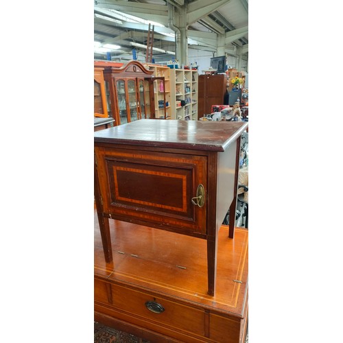 815 - A pair of Victorian Bedside cabinets.