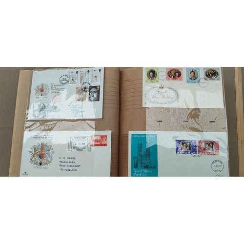 759 - Album of The Royal Family commemorative Cards covers and coins.