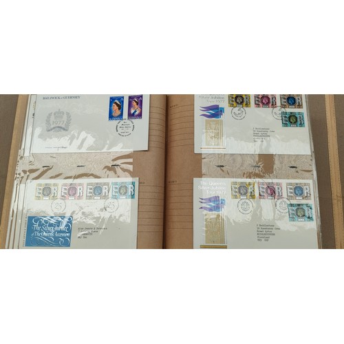 759 - Album of The Royal Family commemorative Cards covers and coins.