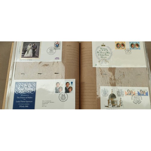 759 - Album of The Royal Family commemorative Cards covers and coins.