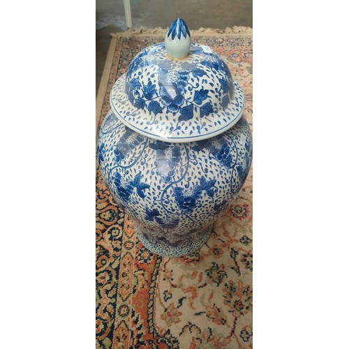 857 - Large Chinese blue and white dragon design vase. Together with large blue and white temple jar and l... 