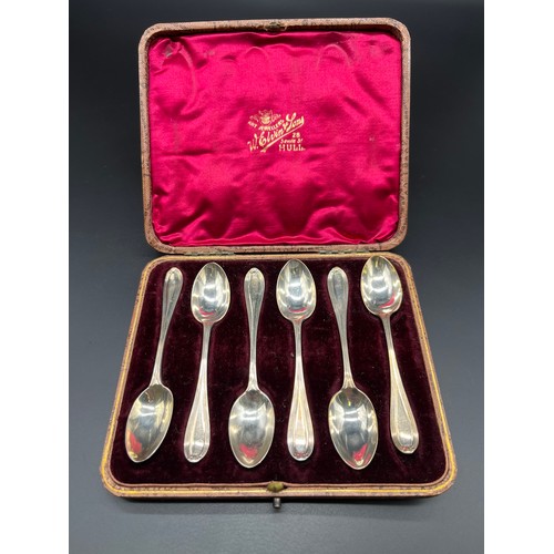 1189 - Boxed set of six London silver tea spoons; Produced by Josiah Williams & Co.