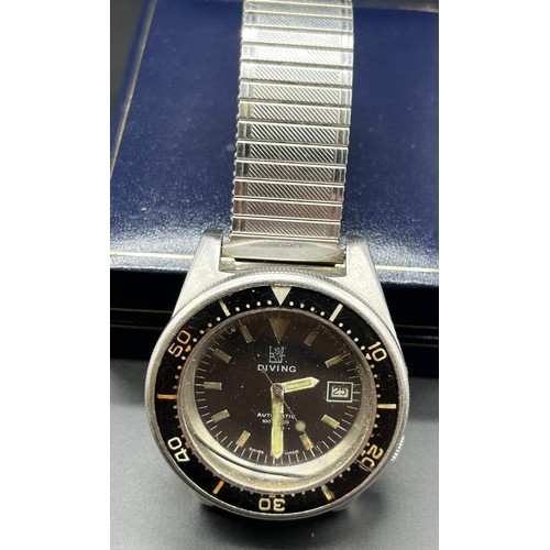 1221 - Vintage Divers watch Automatic 100 atmos. 'Diving' branded. In a working condition.