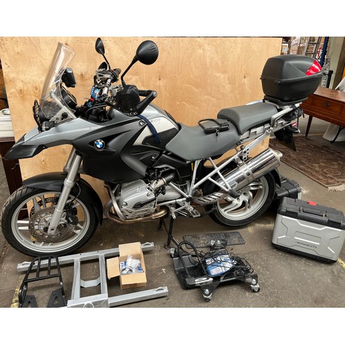 872 - BMW R1200 GS Motorcycle and accessories; 23990miles 2007 plate, passed all MOT's, MOT Expired July, ... 