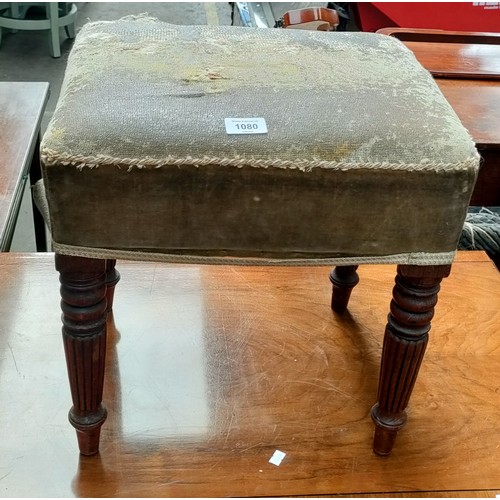 1080 - 19th century Foot stool