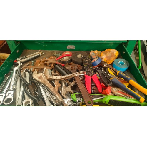 993 - Gulf- JZX Tool chest trolley- full of mixed tools; spanners, screw drivers, set squares, Tap & die s... 