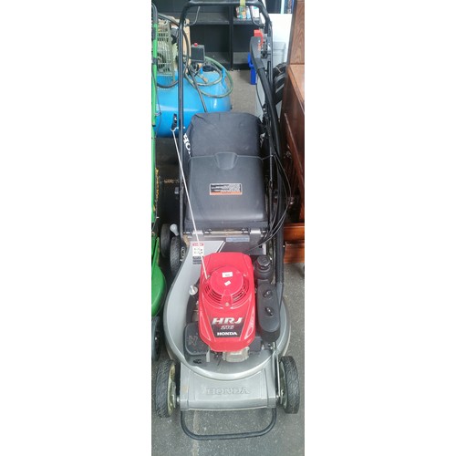 995 - Honda HRJ 216 Self drive petrol lawn mower- working