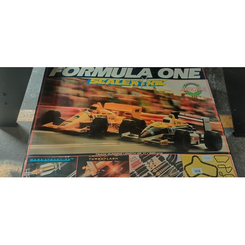 1078 - Formula One Scalextric silverstone racing set