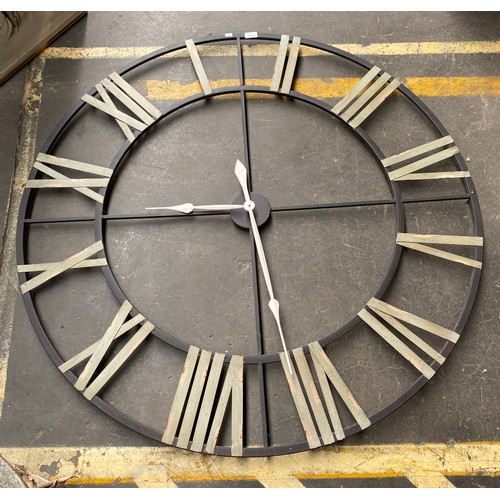 1032 - Large interior wall clock