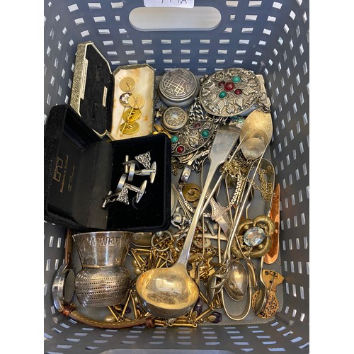 749A - Box of mixed jewellery and odds; Thistle shaped measure, Ceebynite pocket compass, Cufflinks and sil... 