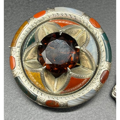 1147 - Antique Silver Scottish brooch set with a large Citrine stone, Agate & Blood stone inserts. Together... 