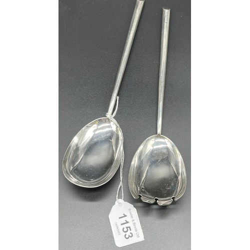 1153 - A set of London silver Salad servers, spoon and fork. Produced by Robert Pringle & Sons. [22cm in le... 