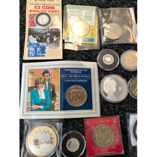 764A - Selection of cased and loose coins; Silver One Pound coin- The year of the three Kings, One Pound Gu... 