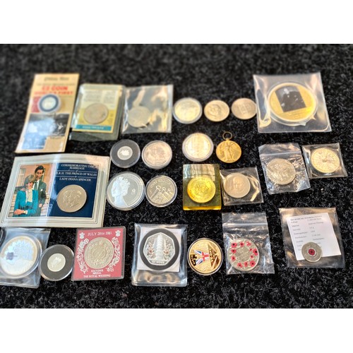 764A - Selection of cased and loose coins; Silver One Pound coin- The year of the three Kings, One Pound Gu... 