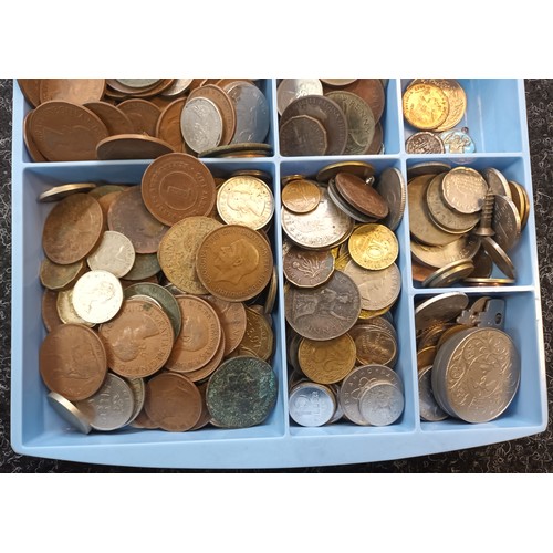 761A - A Tray containing a large quantity of mixed world coins.