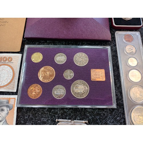 772A - Selection of cased coins and odds; Canadian cased coin set, Royal Mint fifty pence coin, Royal Mint ... 