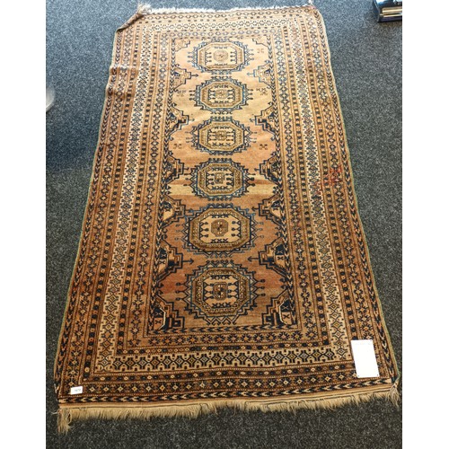 1670 - Antique Handmade Persian Rug Measuring: 208 x 118 cm.