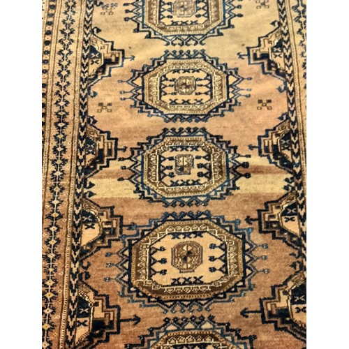 1670 - Antique Handmade Persian Rug Measuring: 208 x 118 cm.