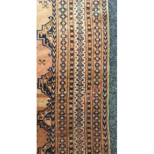 1670 - Antique Handmade Persian Rug Measuring: 208 x 118 cm.