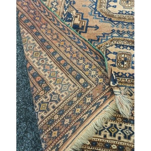 1670 - Antique Handmade Persian Rug Measuring: 208 x 118 cm.