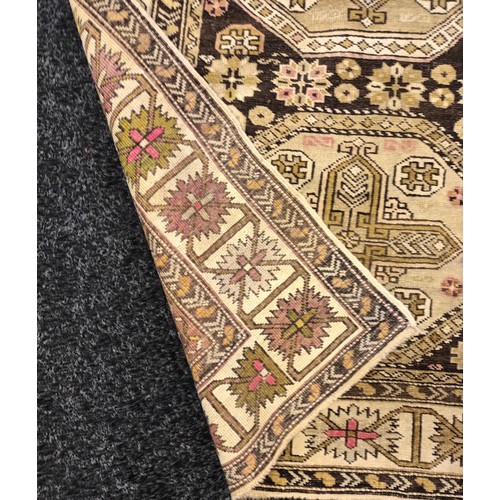 1673 - Handmade Vintage Turkish Rug  Measuring; 170 x 108 cm.