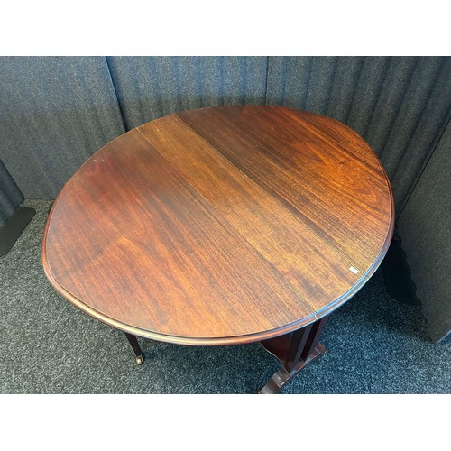 1344 - Mahogany drop end table, raised on trestle legs [75x117.5x104.5cm]