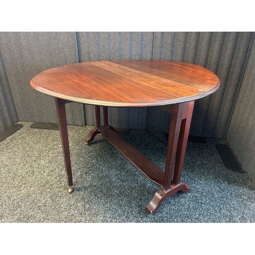 1344 - Mahogany drop end table, raised on trestle legs [75x117.5x104.5cm]