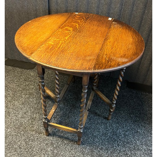 1320 - 19th century oak drop end table raised on barley twist legs [74x84x36cm