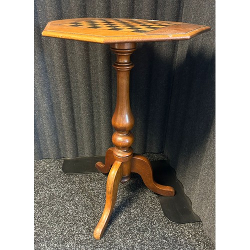 1327 - Antique century games table, the octagonal surface with marquetry chess board, supported by a turned... 