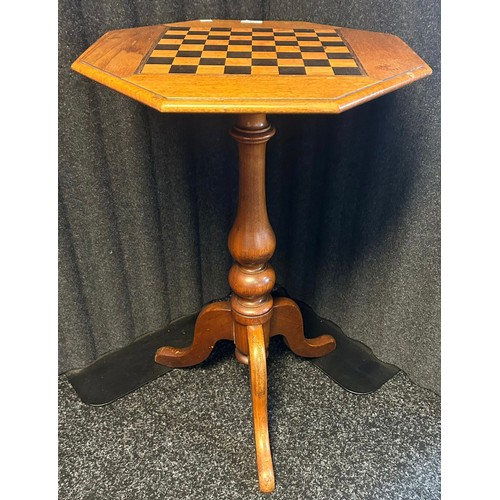 1327 - Antique century games table, the octagonal surface with marquetry chess board, supported by a turned... 