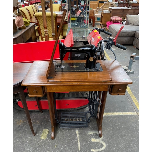 999A - Antique singer sewing machine on wooden support stand and accessories