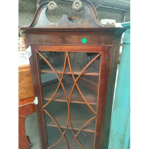 922A - 2 antique corner cabinets