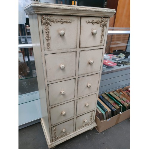 922B - An Ornate storage cabinet