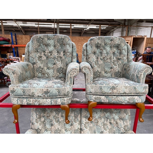 64C - A three piece cottage suite includes gulwing arm chairs