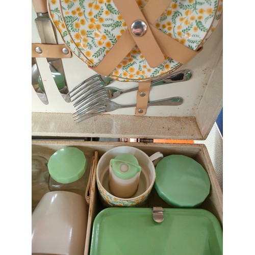 816B - Brexton vintage picnic set in fitted case