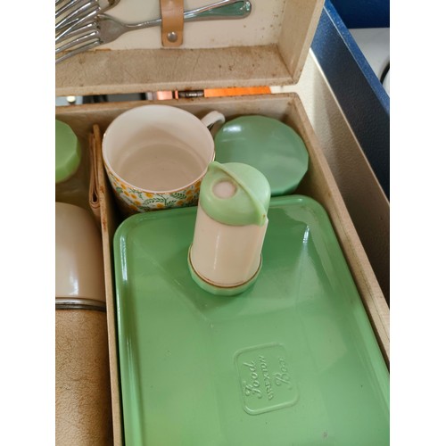 816B - Brexton vintage picnic set in fitted case