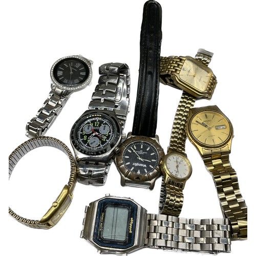 121A - A Selection of various watches; Seiko 5 Automatic Gent's watch.