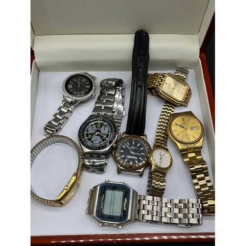 121A - A Selection of various watches; Seiko 5 Automatic Gent's watch.