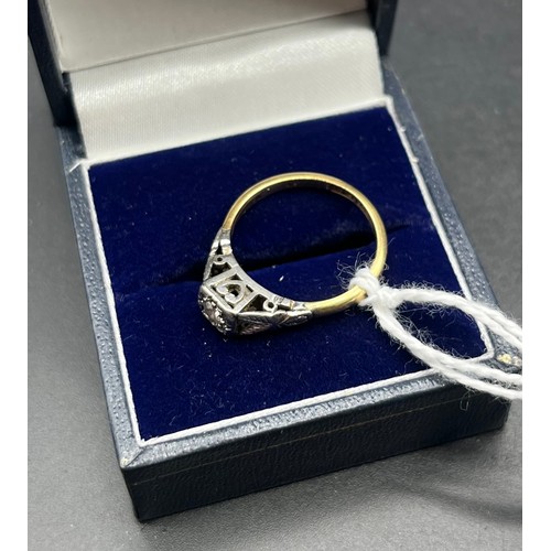 25 - 18ct and platinum diamond ring. [Ring size L] [2.78Grams]