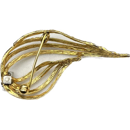 39 - 9ct yellow gold and diamond brooch. [4.83grams]