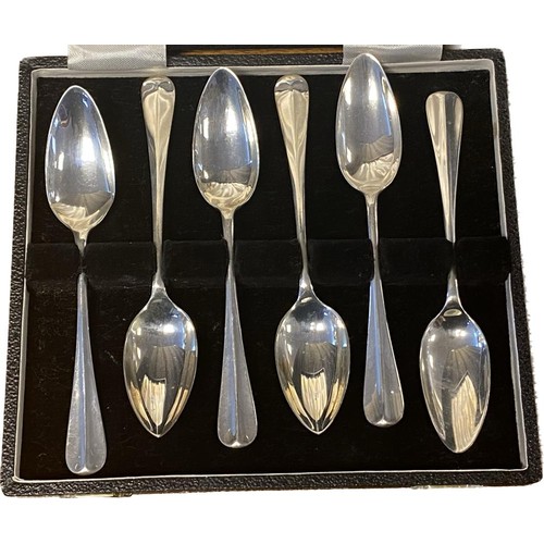 16 - Boxed set of six Birmingham silver spoons. Produced by Henry Clifford Davis. [145.36grams]