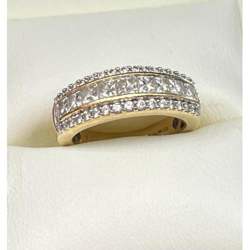 512 - 18ct yellow gold ladies ring set with 1ct of diamonds. Baguette and round cut diamonds. [Ring size I... 