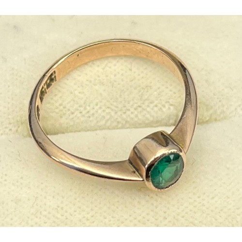 85 - Antique 9ct yellow gold and oval cut Emerald stone ring. [Ring size N] [2.26Grams]