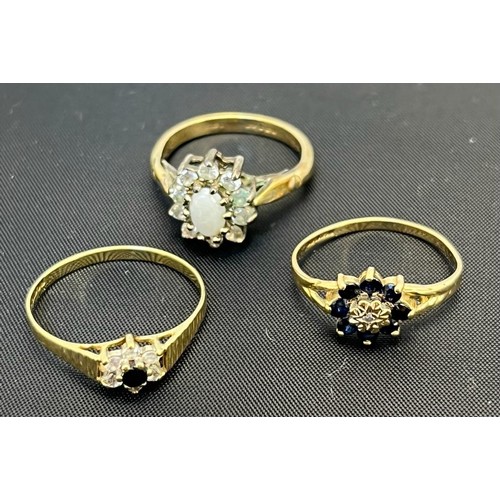 67 - 9ct yellow gold ring set with a single diamond surrounded by blue spinel stones, 9ct yellow gold and... 